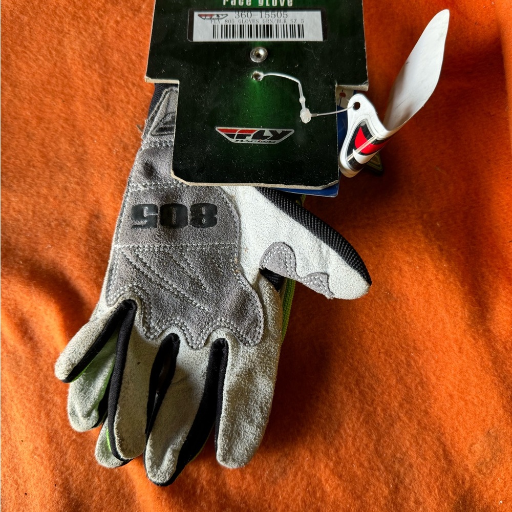 Fly Racing Kids Gloves - Picture 2 of 4